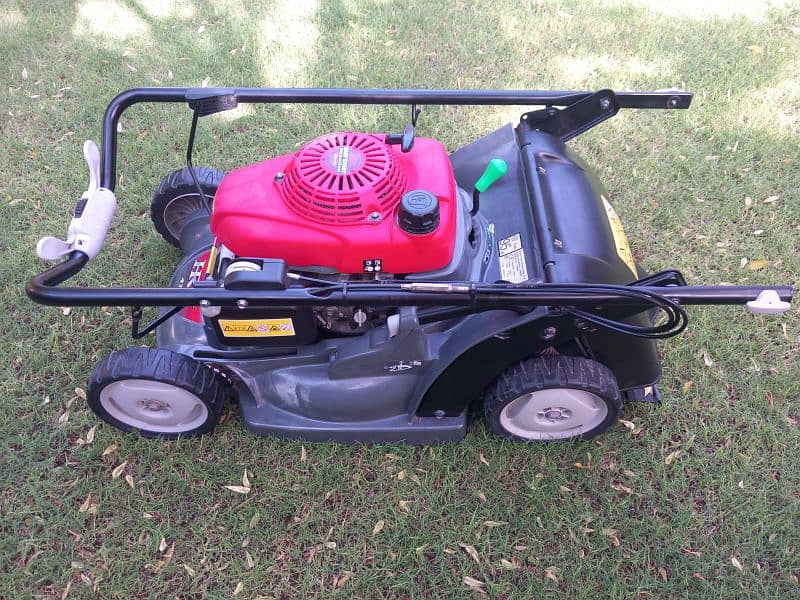 Honda HRX 476 Petrol-Powered Lawn Mover "Grass cutting machine" 12
