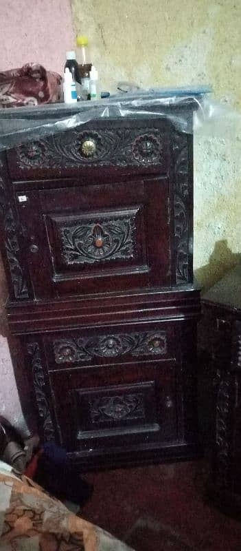 1 almari 1 dresing 2 side table 1 center table 2 choty table for sell 0