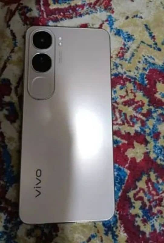 Vivo y200 8+8 /256  amoled display fingerprint  snapdragon processor 0