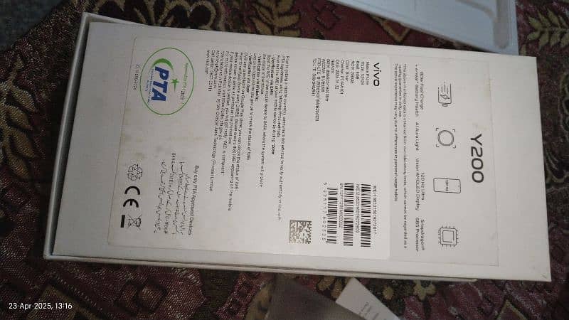 Vivo y200 8+8 /256  amoled display fingerprint  snapdragon processor 5