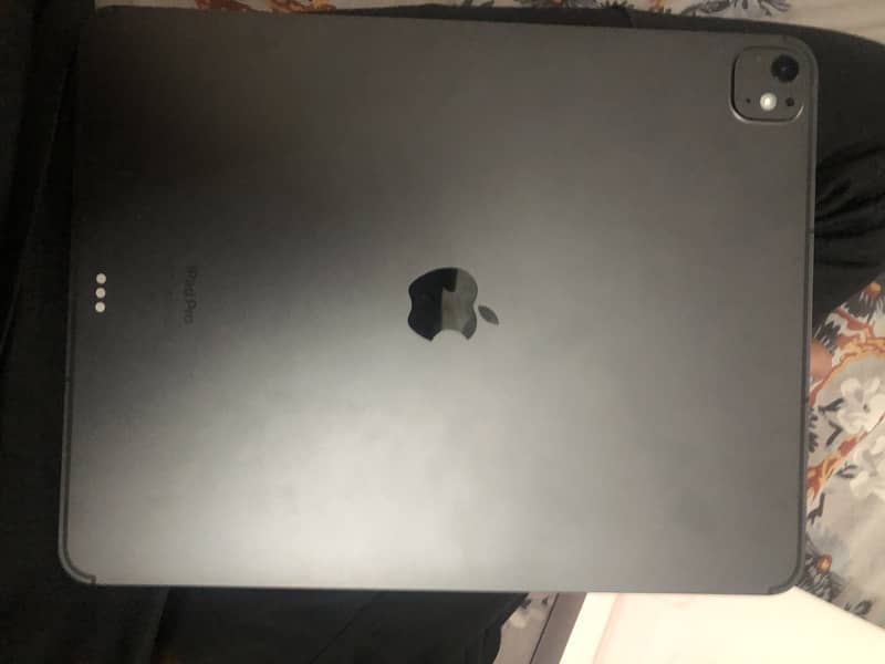 brand new ipad pro 13 inch  m4  256gb"0 cycle count just box opened' 1