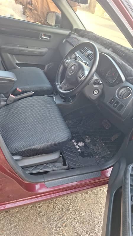 Suzuki Swift DLX automatic 1.3 5
