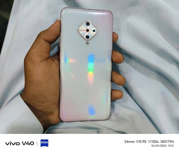 vivo complete box and all orignal phone 1