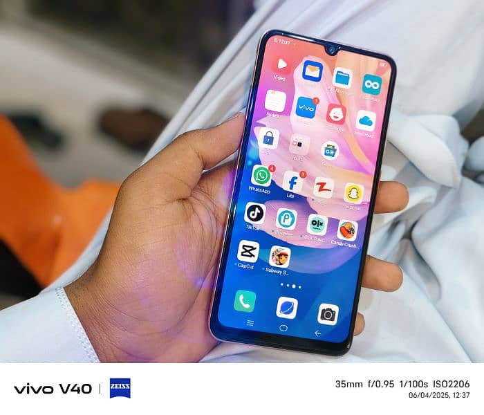vivo complete box and all orignal phone 8