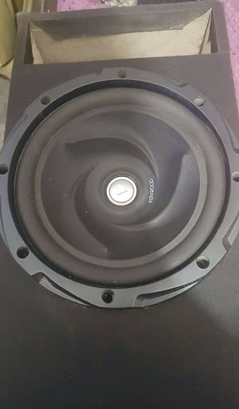 Kenwood woofer and amplifier 0