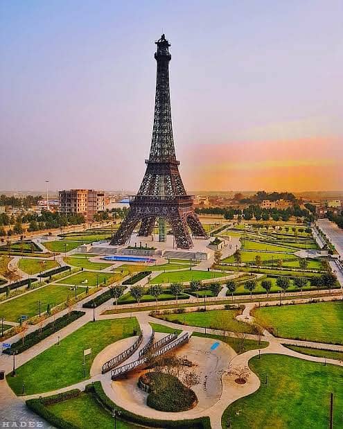 Residential Plot Spread Over 10 Marla In Bahria Town - Quaid Block Available 4