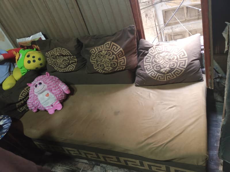 L Shaped sofa 0