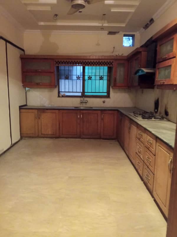 1 KANAL LOWER PROTION AVAILABLE FOR RENT 1