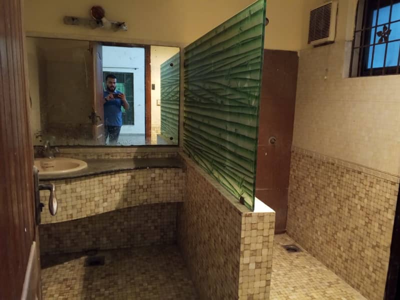 1 KANAL LOWER PROTION AVAILABLE FOR RENT 4
