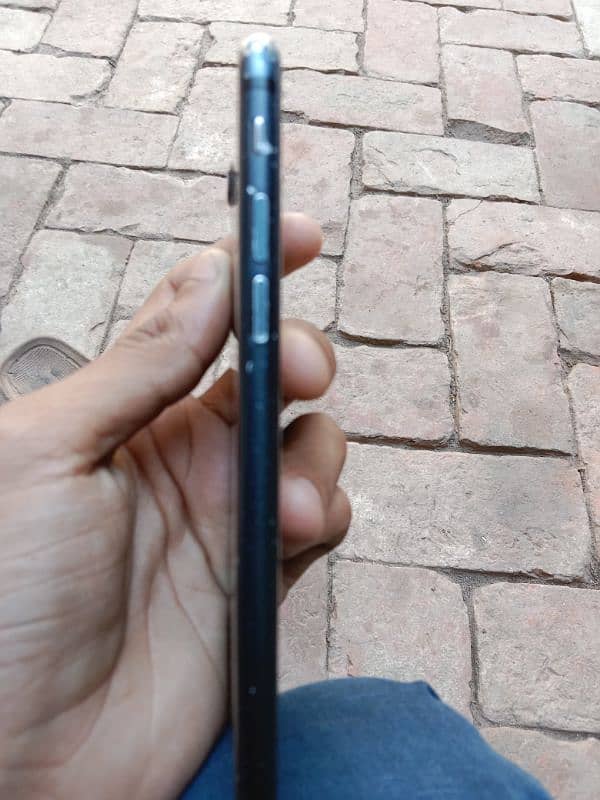 iPhone 7 condition battery change  finger is not working 128 GB 7