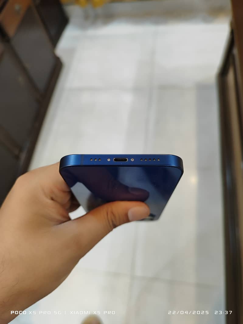 Iphone 12 used like New 3