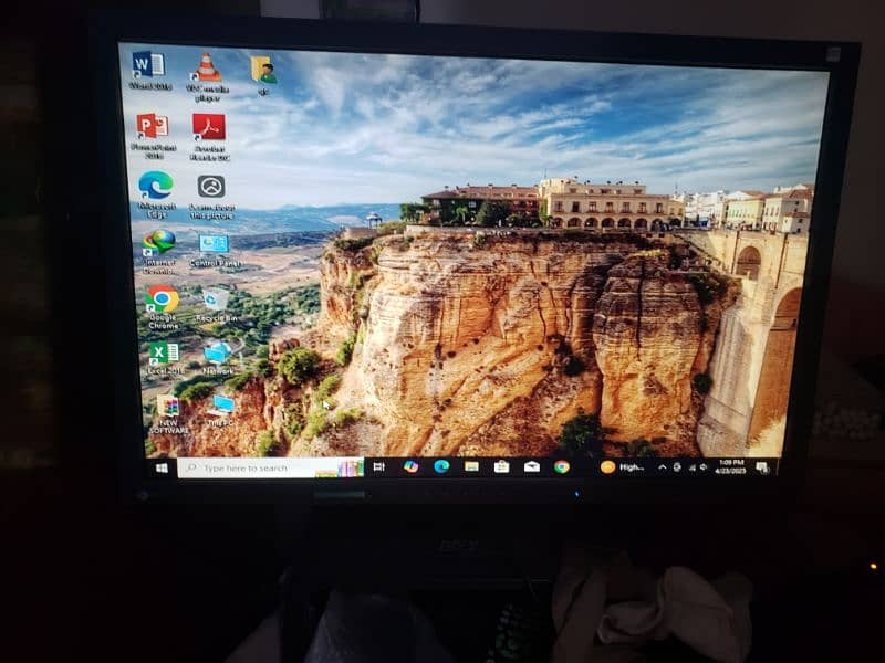 22" Monitor with TV card installed 0