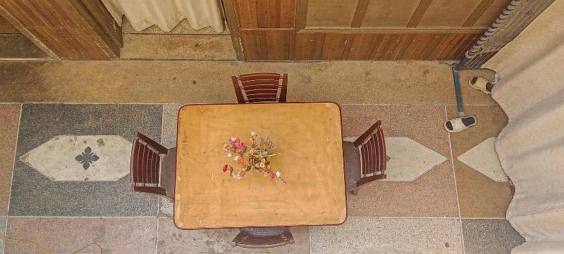 Dining table and 4chair set. 0