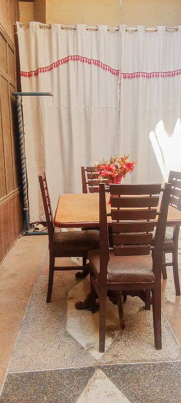 Dining table and 4chair set. 5