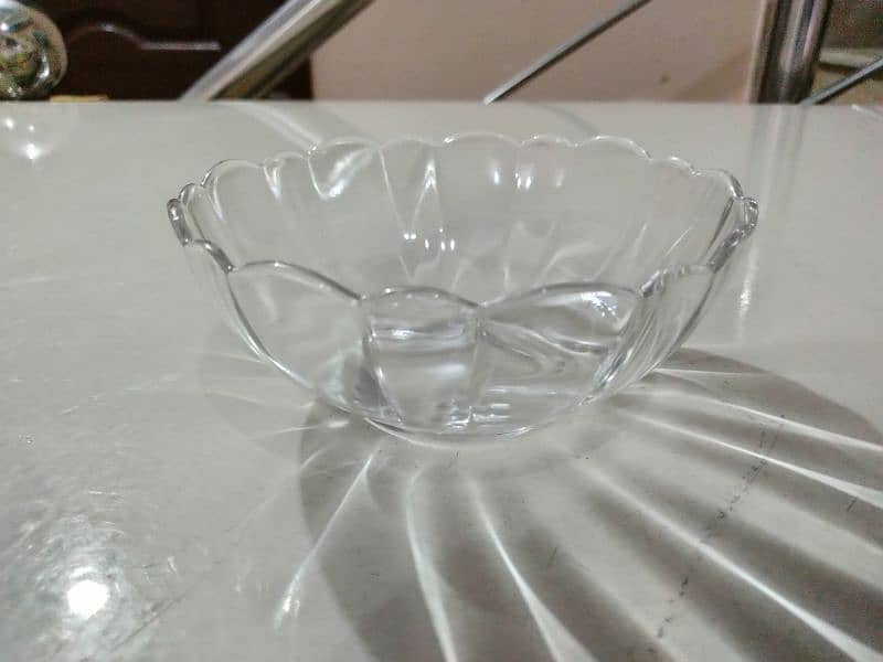 Electric kettle, citrus machine, steel degchi and glassware 16