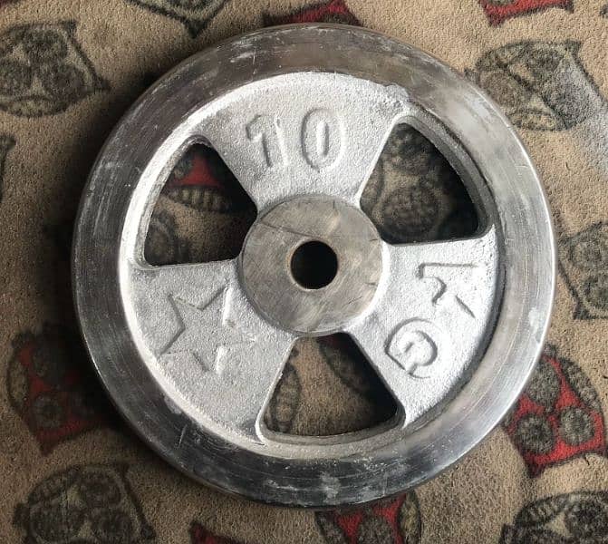 four plates of 10 kg 0
