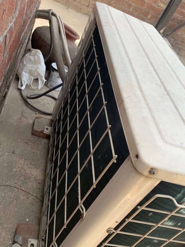 Dawlance Non Inverter AC for Sale 4