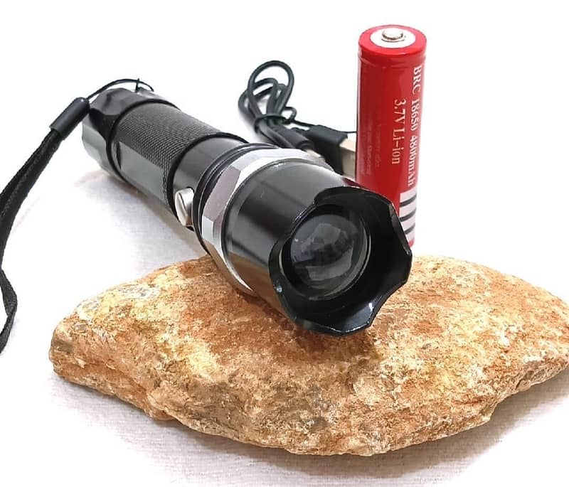 Rechargeable flash light 0