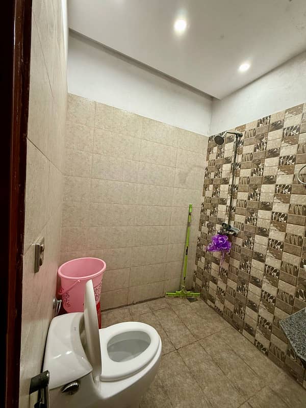10 MARLA LOWER PORTION AVAILABLE FOR RENT IN DHA RAHBER 11 SECTOR 1 9