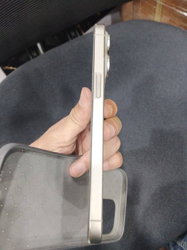 iphone 15 pro max 3