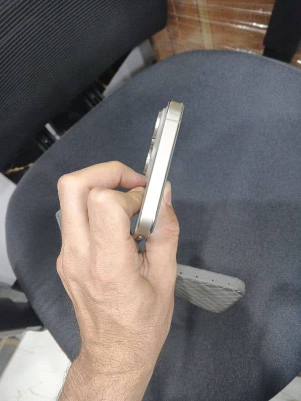 iphone 15 pro max 4