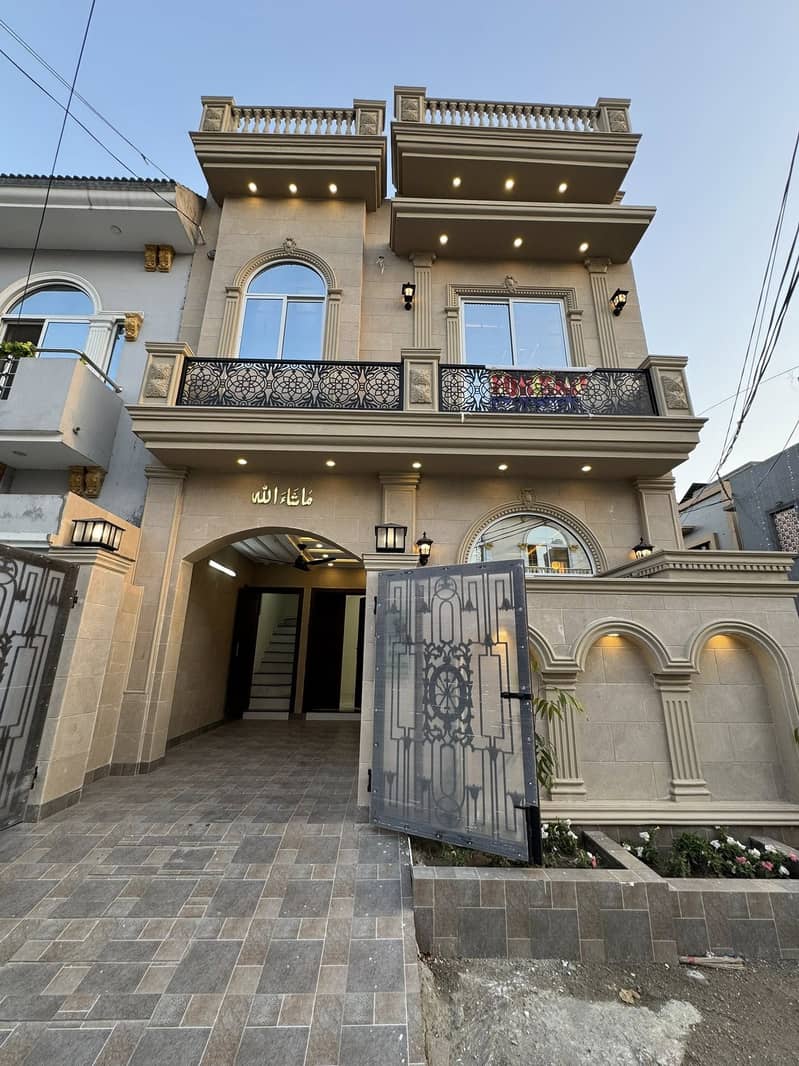 Corner 4 Marla Beautiful Lavish Villa in Eden Main Boulevard 0
