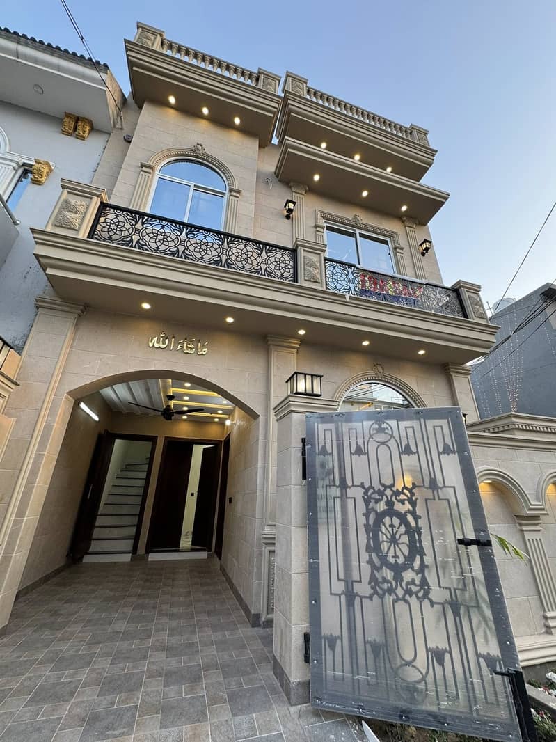 Corner 4 Marla Beautiful Lavish Villa in Eden Main Boulevard 1