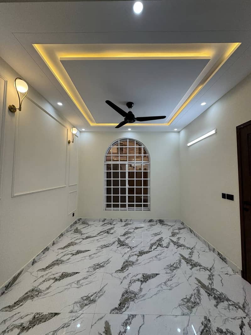 Corner 4 Marla Beautiful Lavish Villa in Eden Main Boulevard 9