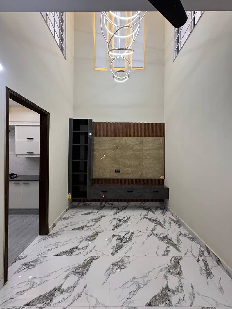 Corner 4 Marla Beautiful Lavish Villa in Eden Main Boulevard 15