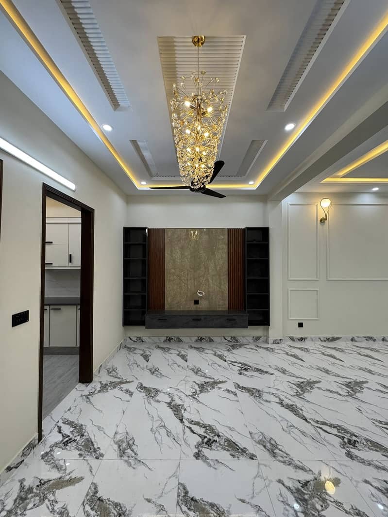 Corner 4 Marla Beautiful Lavish Villa in Eden Main Boulevard 16