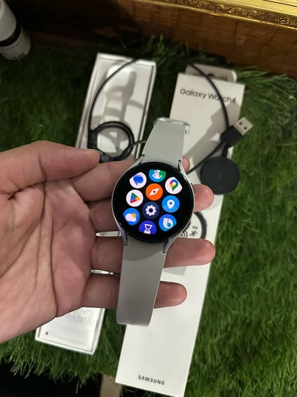 Samsung Galaxy Watch 4 44MM Complete Box 3