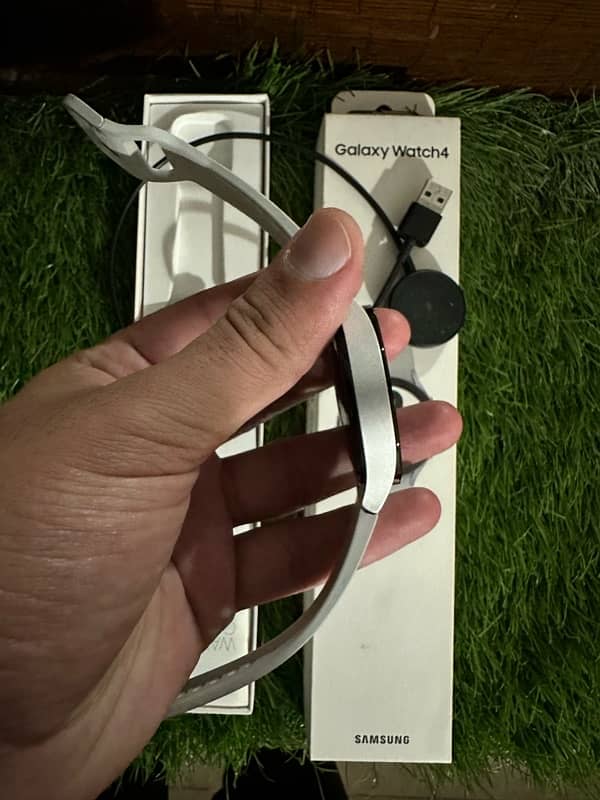 Samsung Galaxy Watch 4 44MM Complete Box 8