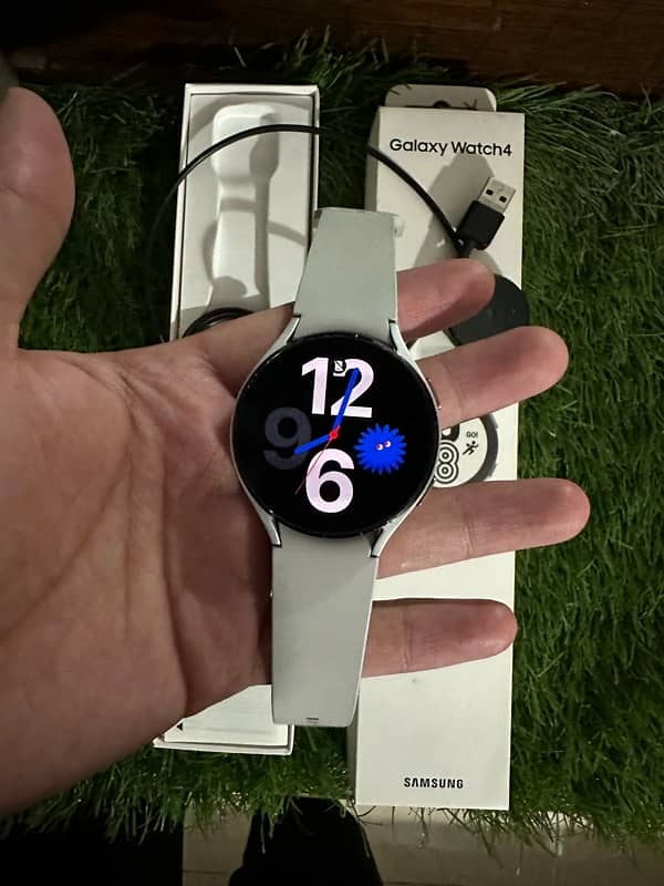 Samsung Galaxy Watch 4 44MM Complete Box 10