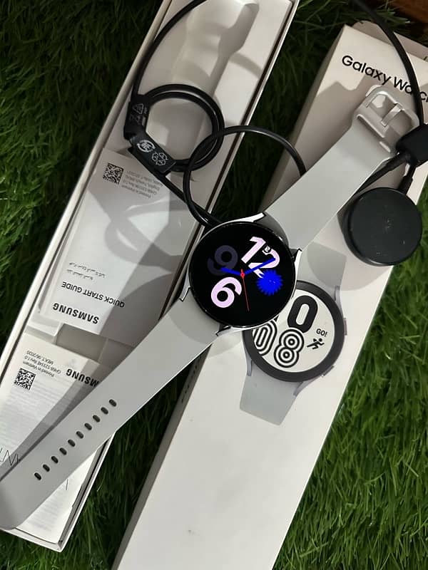 Samsung Galaxy Watch 4 44MM Complete Box 11