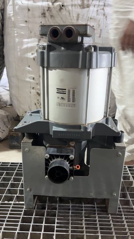 Atlas Copco elements, screw head and screw plus motor 1