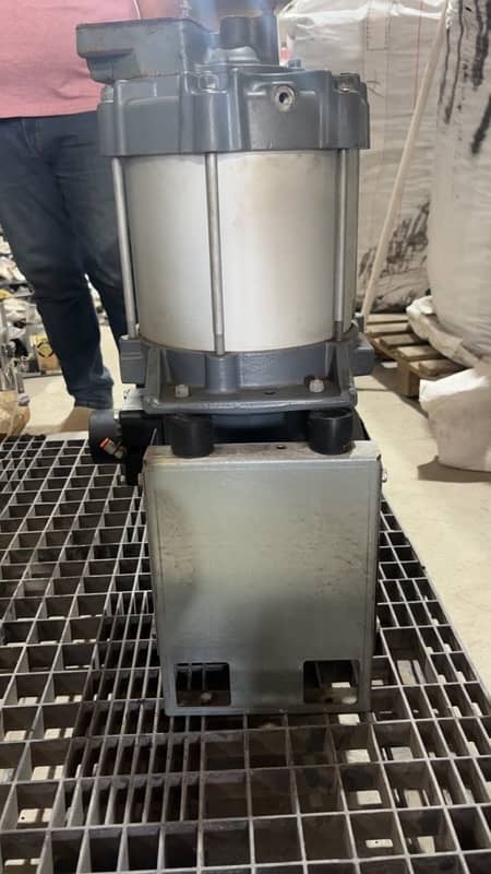 Atlas Copco elements, screw head and screw plus motor 2