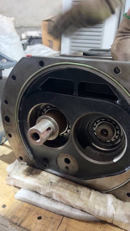 Atlas Copco elements, screw head and screw plus motor 11