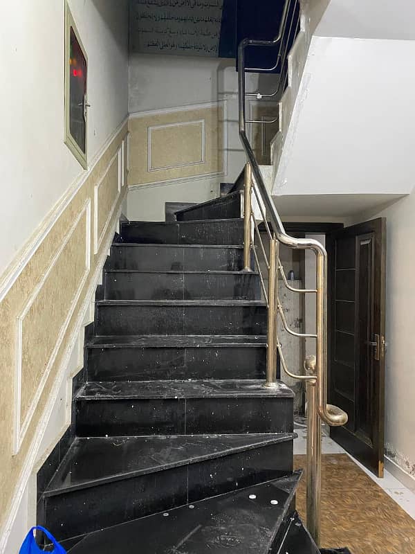 10 Marla Luxury House Is For Rent In Wapda Town Block G2. 4
