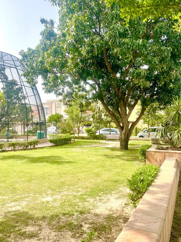 A PRIME LOCATION FACING PARK APARTMENT AVAILABLE FOR RENT 2