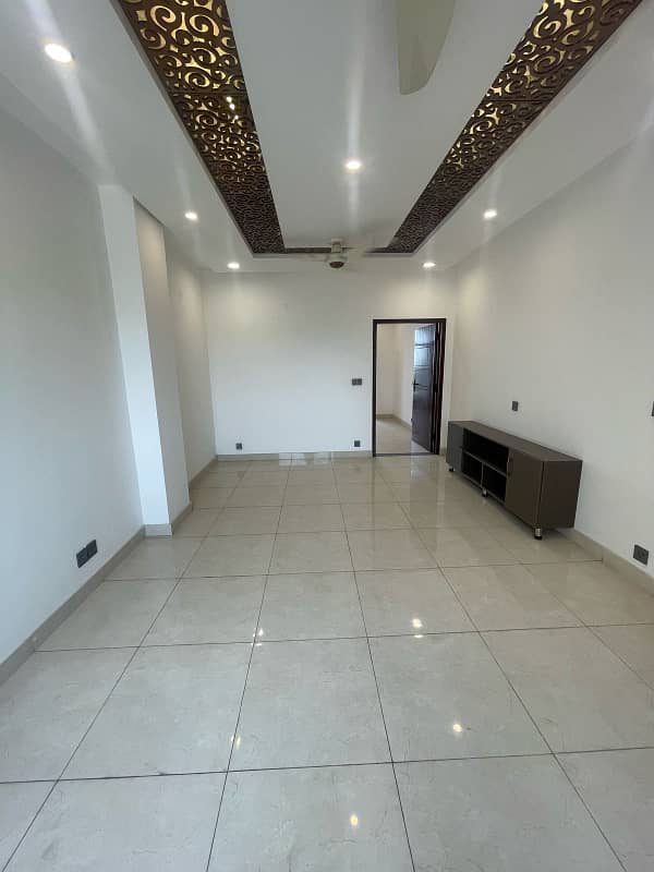 A PRIME LOCATION FACING PARK APARTMENT AVAILABLE FOR RENT 5