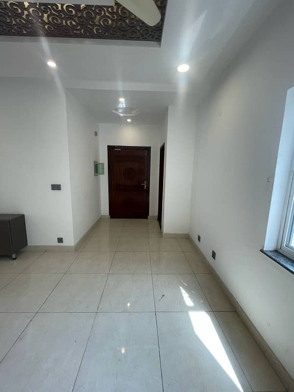 A PRIME LOCATION FACING PARK APARTMENT AVAILABLE FOR RENT 6