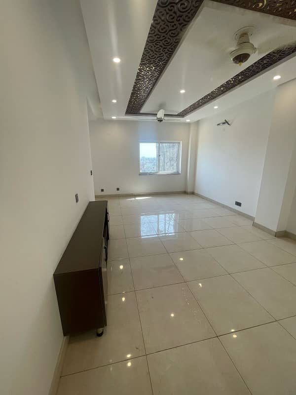 A PRIME LOCATION FACING PARK APARTMENT AVAILABLE FOR RENT 7