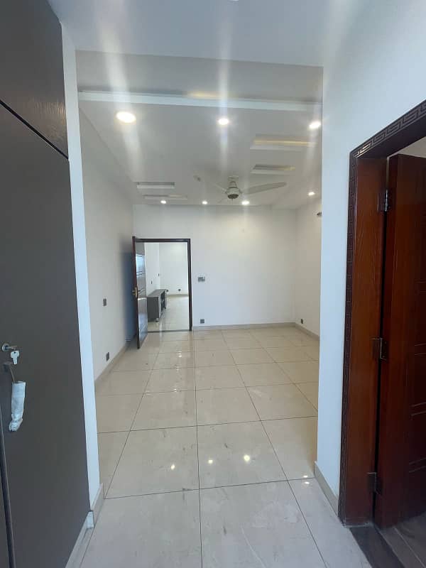 A PRIME LOCATION FACING PARK APARTMENT AVAILABLE FOR RENT 8