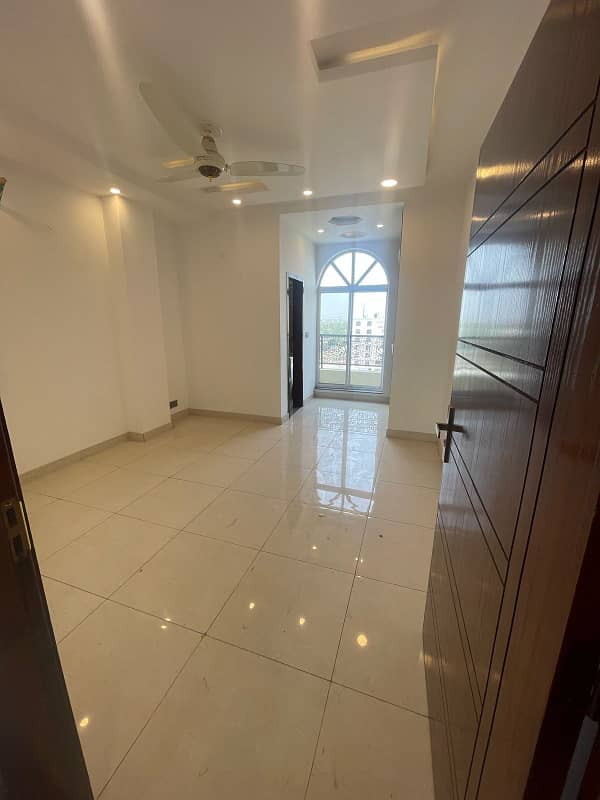 A PRIME LOCATION FACING PARK APARTMENT AVAILABLE FOR RENT 9