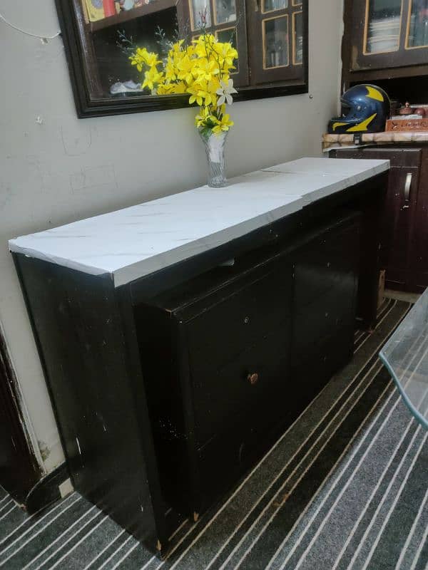 computer table  plus decorder 1