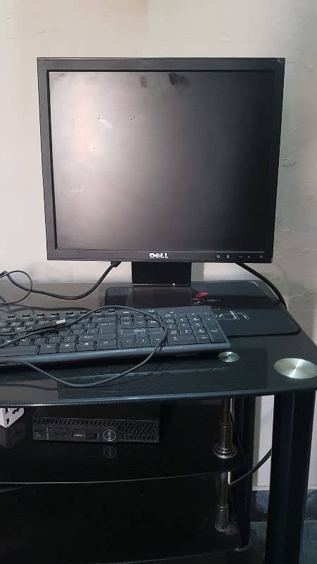 Dell core i5 8th generation 8/256 Dell monitor 1
