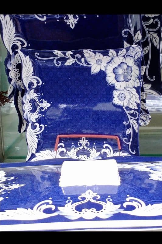 dinner set available for sale in good condition 1