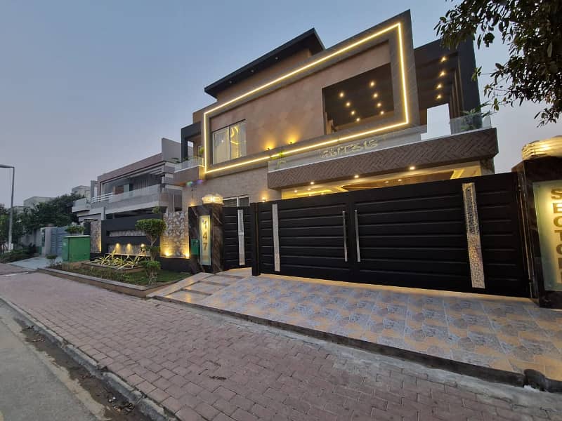 1 KANAL HOUSE FOR SALE WITH FULL BASEMENT @ VERY IDEAL LOCATION OF NISHTER BLOCK NEAR EIFFEL TOWER, THEME PARK, WINTER LAND BAHRIA TOWN LAHORE 0