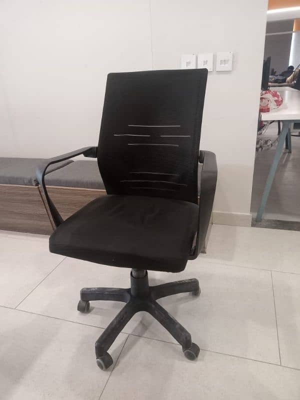 a good condition revolving chair for sale in reasonable price 1