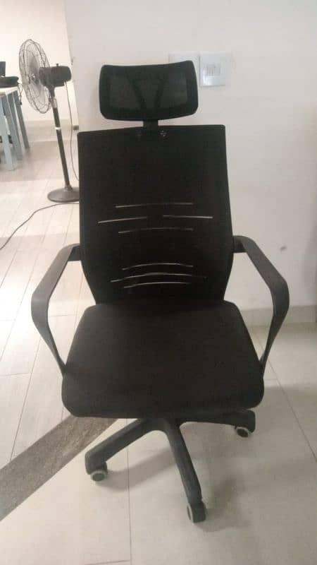 a good condition revolving chair for sale in reasonable price 7